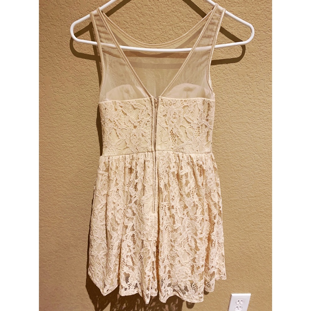 Semi formal lace dress - Picture 2 of 5